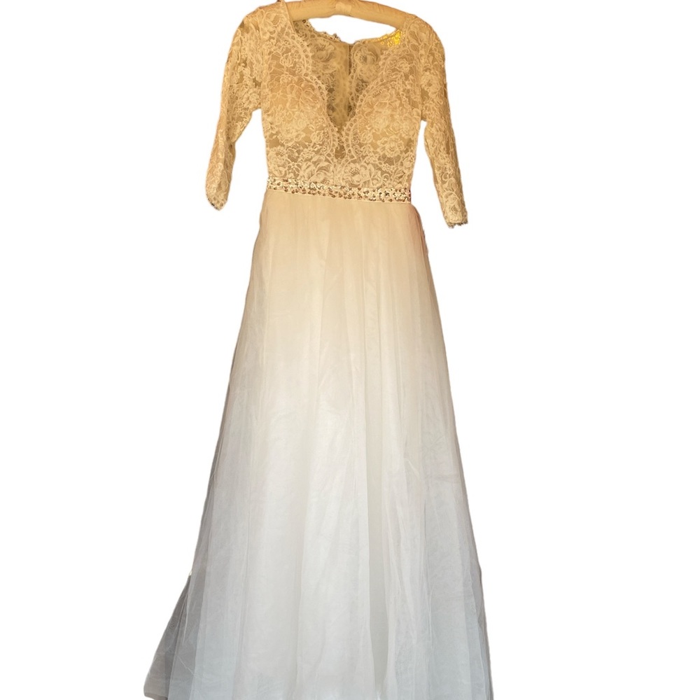NWT Babyonline DRESS wedding gown in size 2